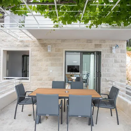 Villa Brela Apartments